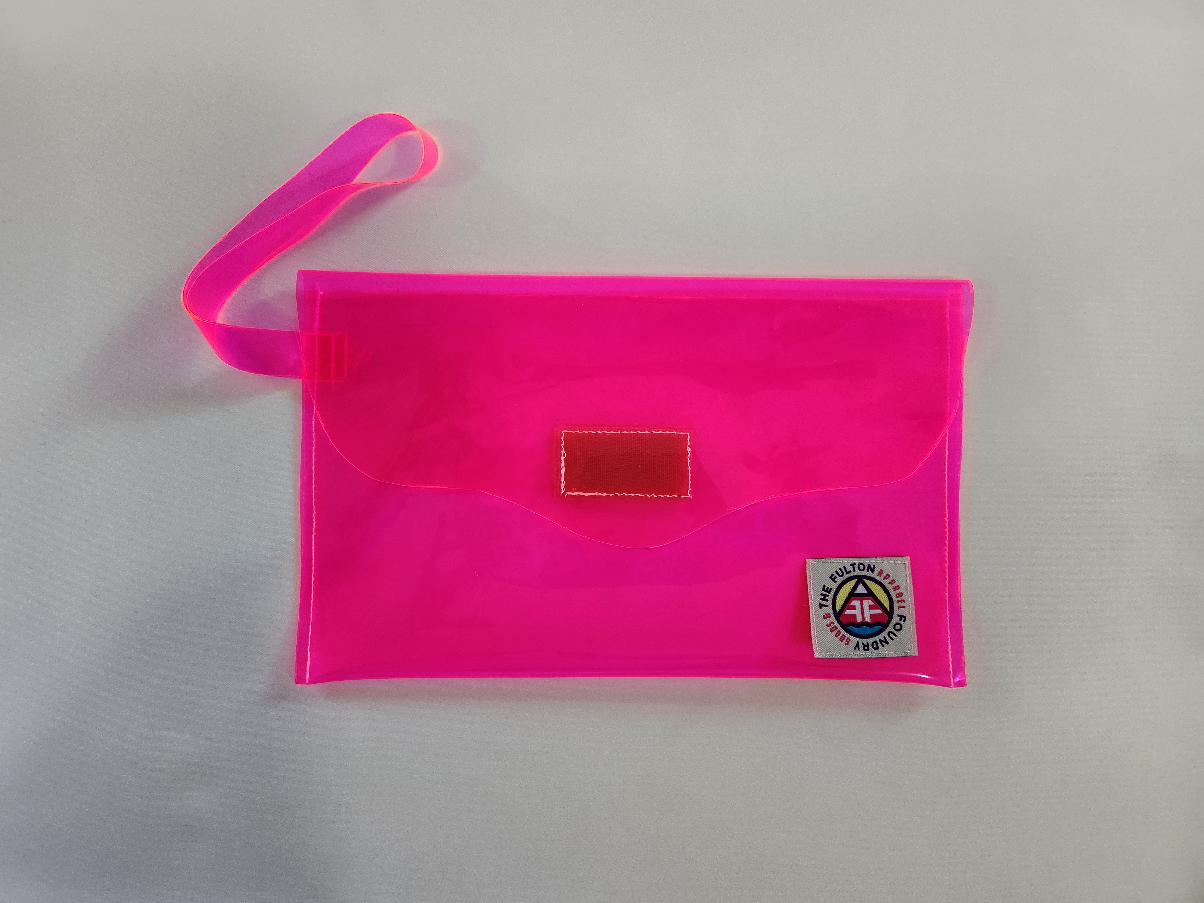 Evening clutch bag with jeweled brooch | INVITADISIMA